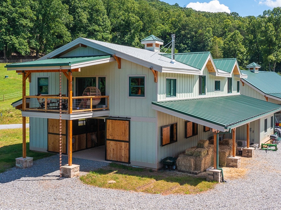 North Carolina Horse Barn W/ Living Quarters